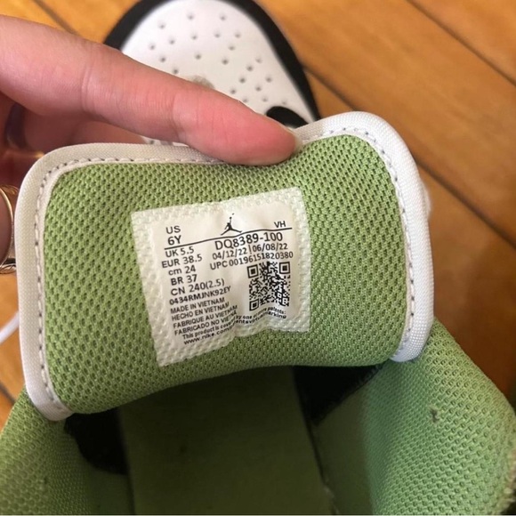 Nike Custom Design - Picture 3 of 4